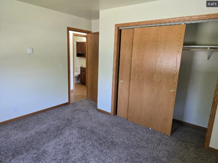 Burlington apartments for rent - image - bedroom.png