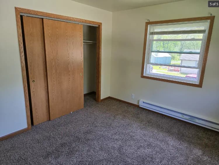 Burlington apartments for rent - image - bedroom1.png