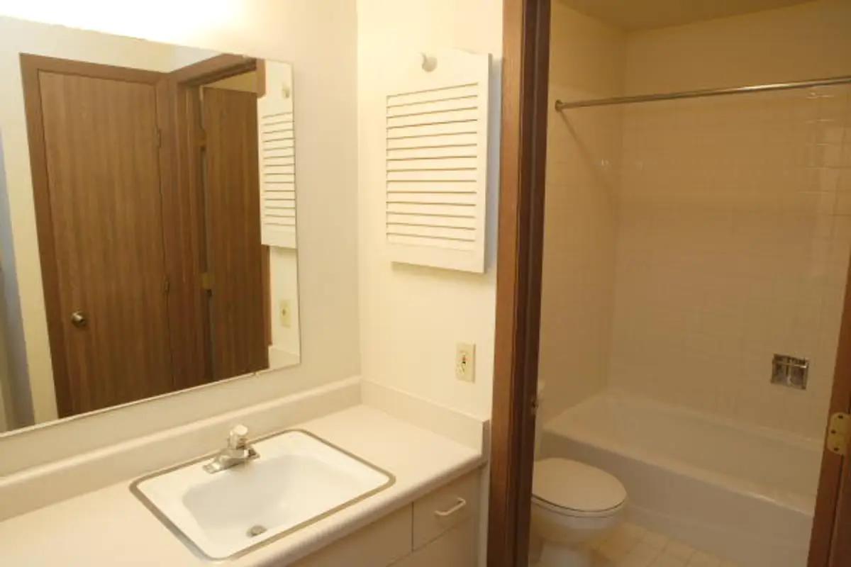 undefined apartments for rent - image - 1830-bathroom.jpg3